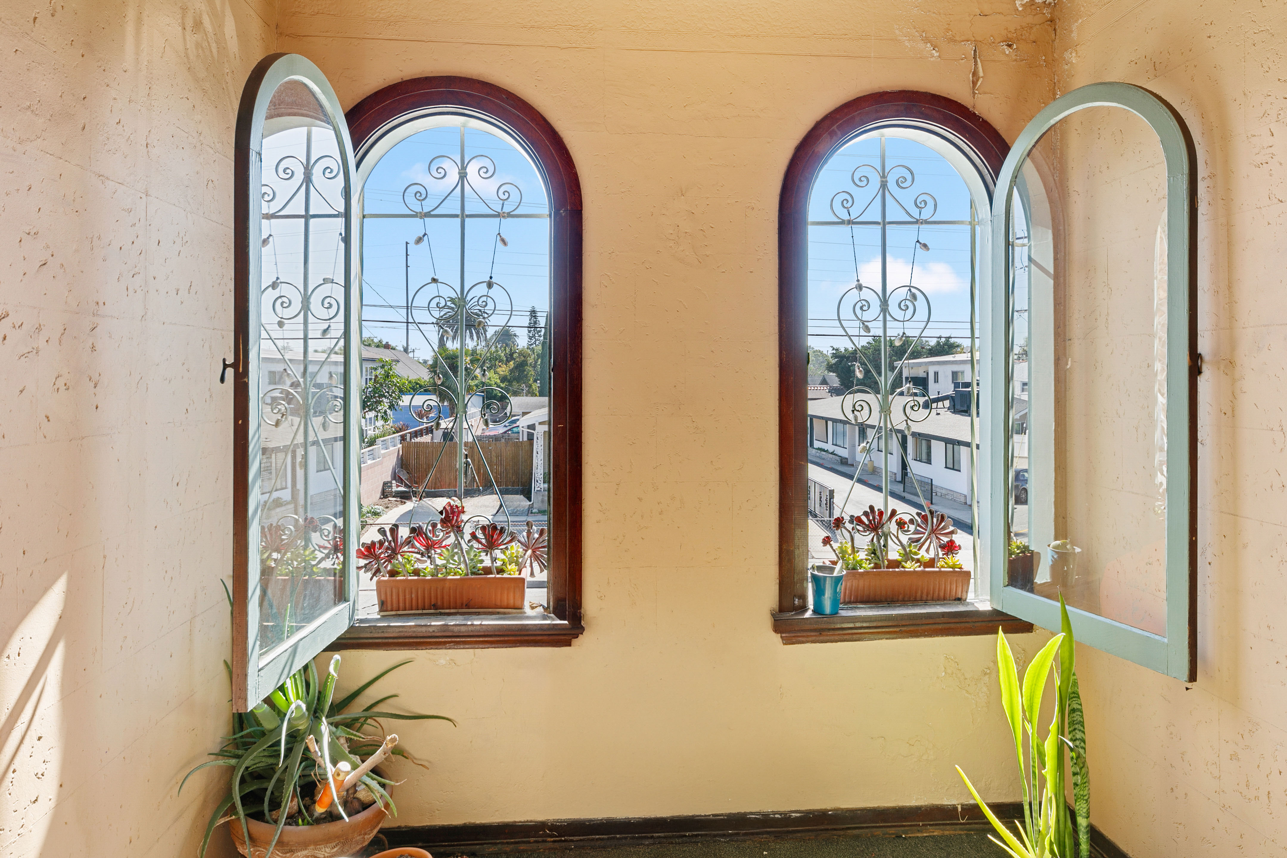 4251 E 4th Street — photo 3